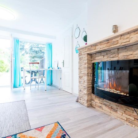 Cosy And Colorful Apartment Сентендре Екстериор снимка