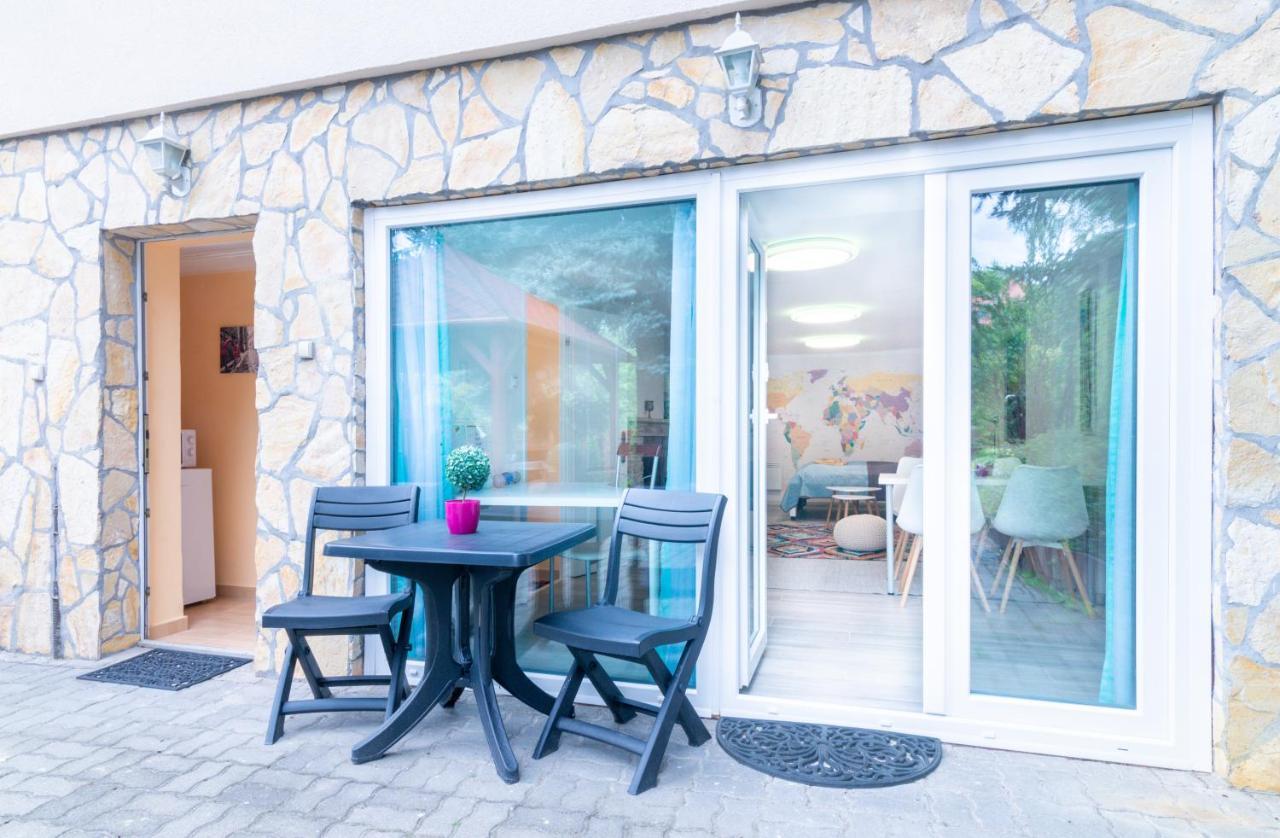 Cosy And Colorful Apartment Сентендре Екстериор снимка