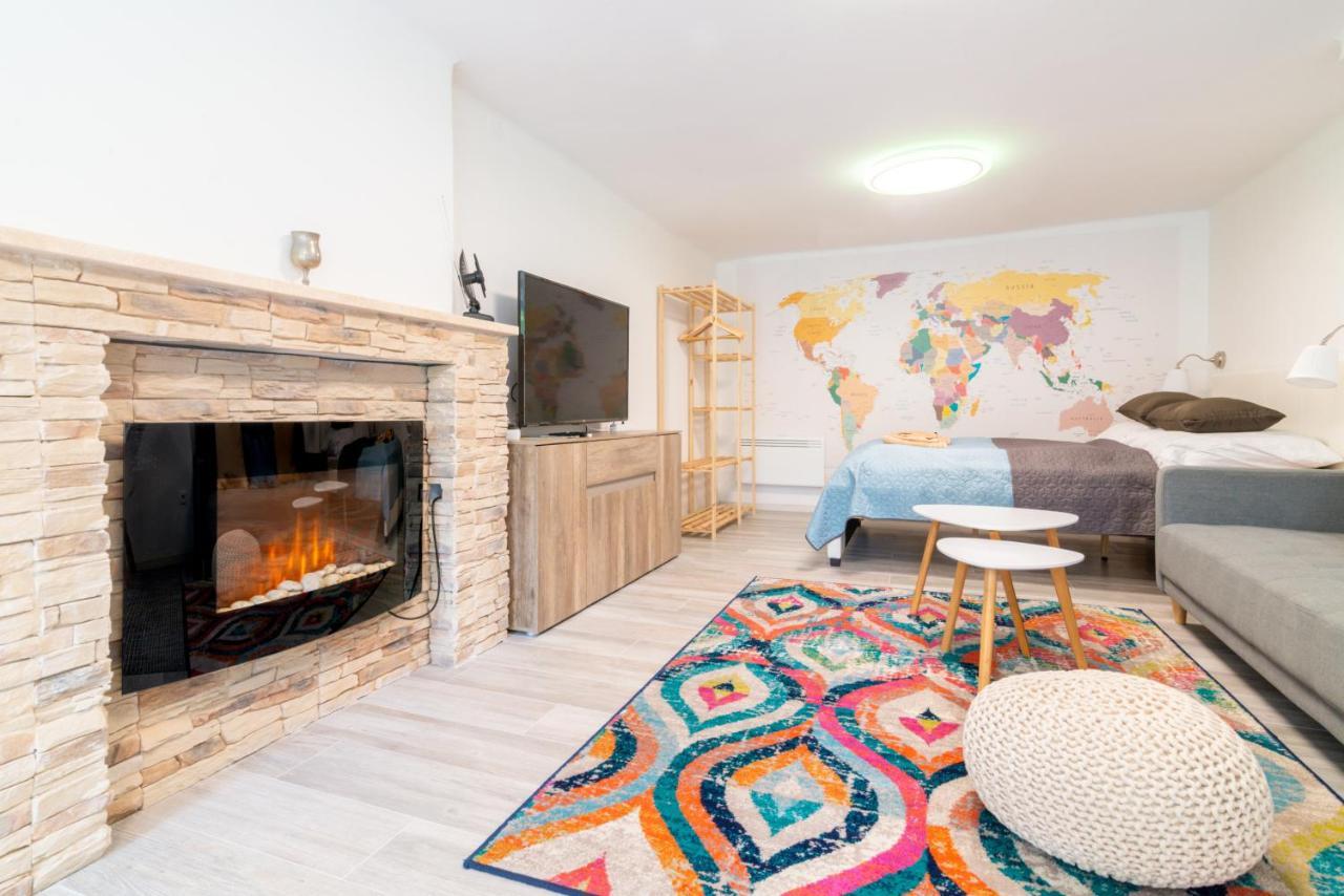 Cosy And Colorful Apartment Сентендре Екстериор снимка